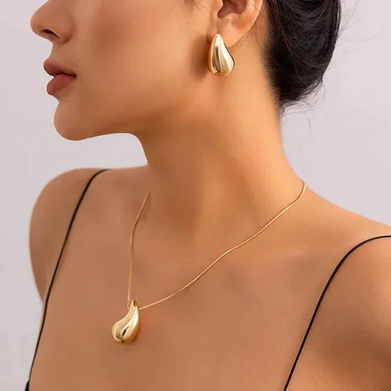 teardropNecklace_Gold